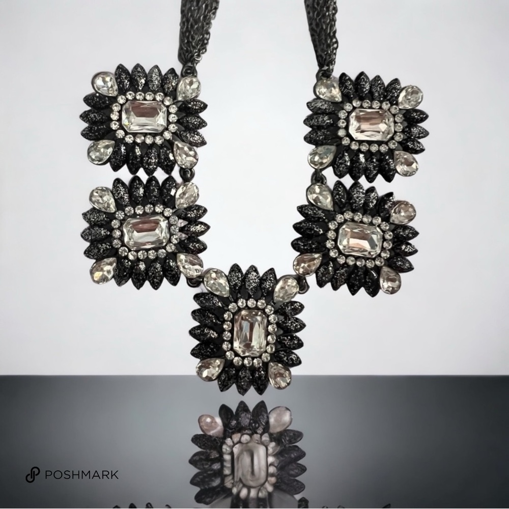💖 Amrita Singh Crystal Bib Statement Necklace 💖